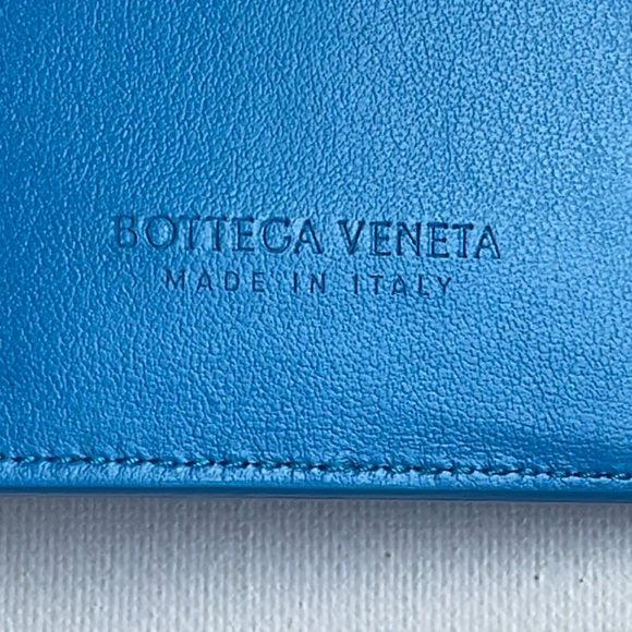 NWT BOTTEGA VENETA WOVEN LEATHER BLUE iPHONE 11 CASE WALLET WITH BOX AND BAG - Picture 5 of 16